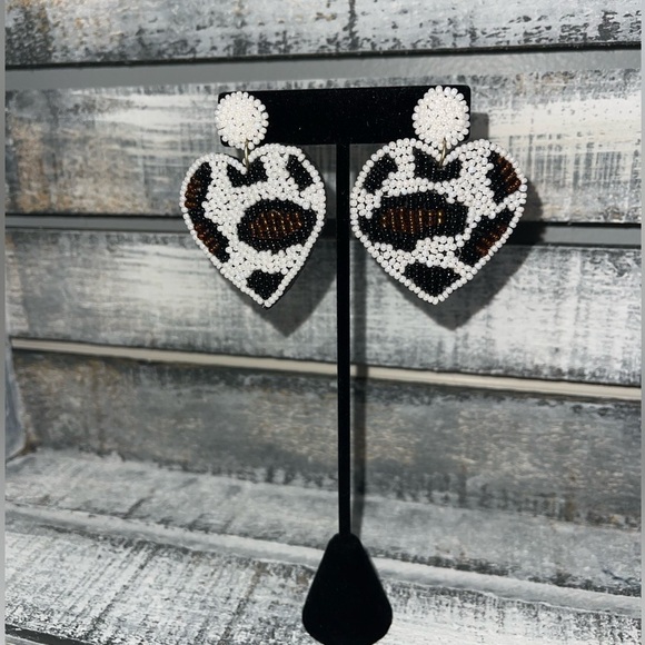 Jewelry - Beaded Leopard Heart Earrings